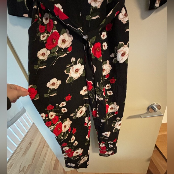 Missguided floral romper. Size 8. - Picture 3 of 11